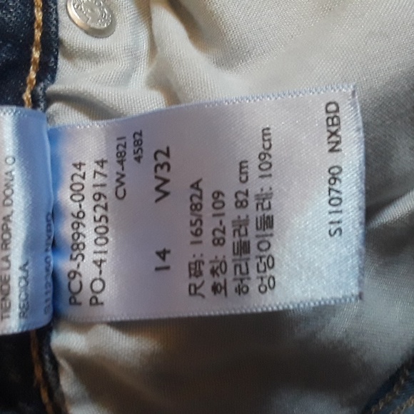 NWOT Levi Strauss Boyfriend Style Ripped Jeans - Picture 6 of 6